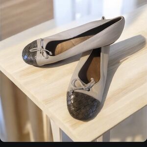 Tommy Bahamas leather Light Cream Color shoes